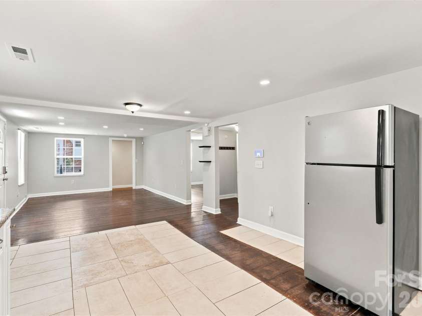 922 Ambassador Street, Charlotte, NC 28208.  MLS# CAR4409500, YatesRealty ID 40613. 