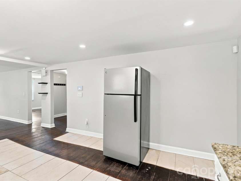 922 Ambassador Street, Charlotte, NC 28208.  MLS# CAR4409500, YatesRealty ID 40613. 