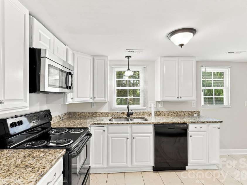 922 Ambassador Street, Charlotte, NC 28208.  MLS# CAR4409500, YatesRealty ID 40613. 