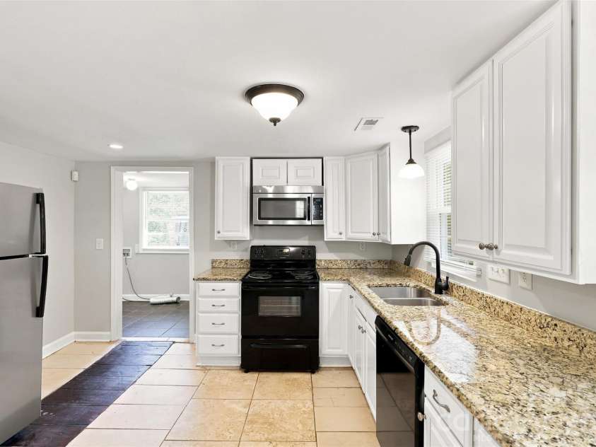 922 Ambassador Street, Charlotte, NC 28208.  MLS# CAR4409500, YatesRealty ID 40613. 