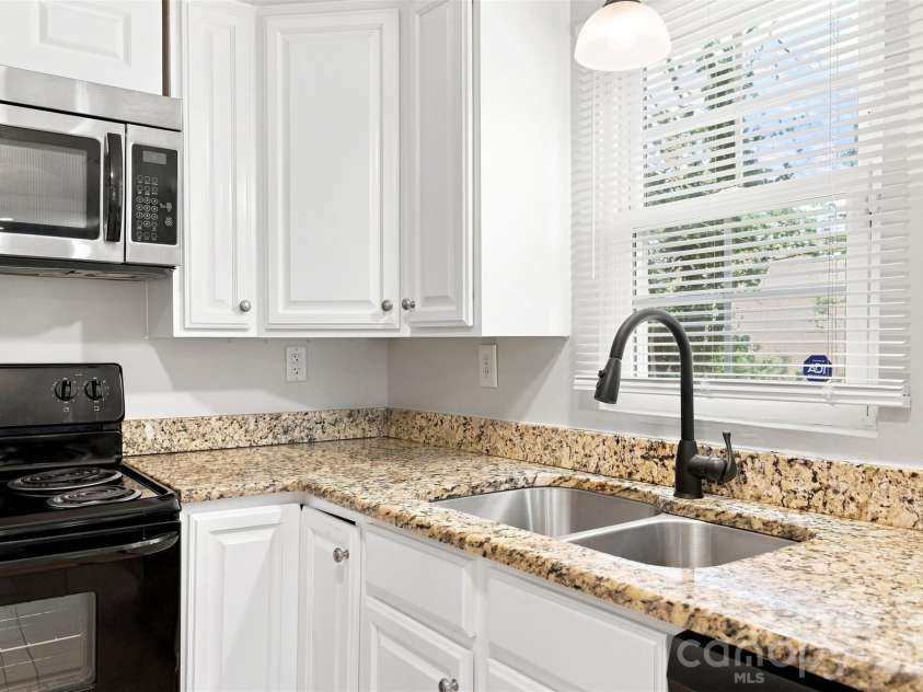 922 Ambassador Street, Charlotte, NC 28208.  MLS# CAR4409500, YatesRealty ID 40613. 