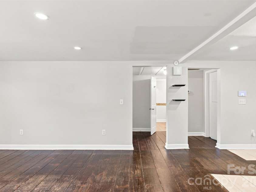 922 Ambassador Street, Charlotte, NC 28208.  MLS# CAR4409500, YatesRealty ID 40613. 