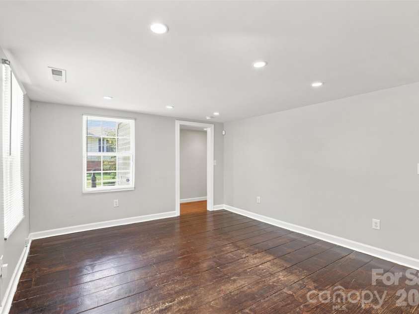 922 Ambassador Street, Charlotte, NC 28208.  MLS# CAR4409500, YatesRealty ID 40613. 