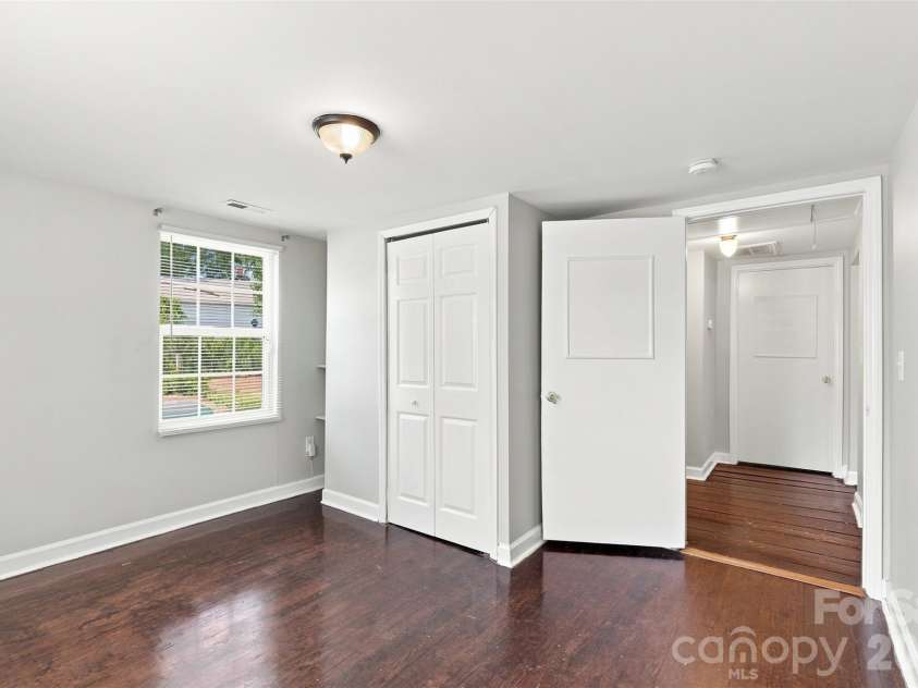 922 Ambassador Street, Charlotte, NC 28208.  MLS# CAR4409500, YatesRealty ID 40613. 