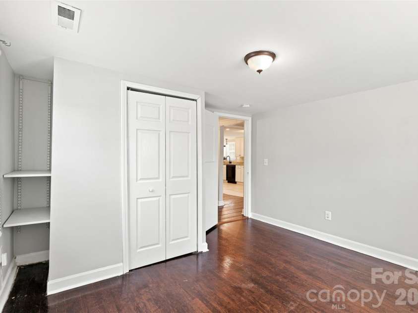 922 Ambassador Street, Charlotte, NC 28208.  MLS# CAR4409500, YatesRealty ID 40613. 