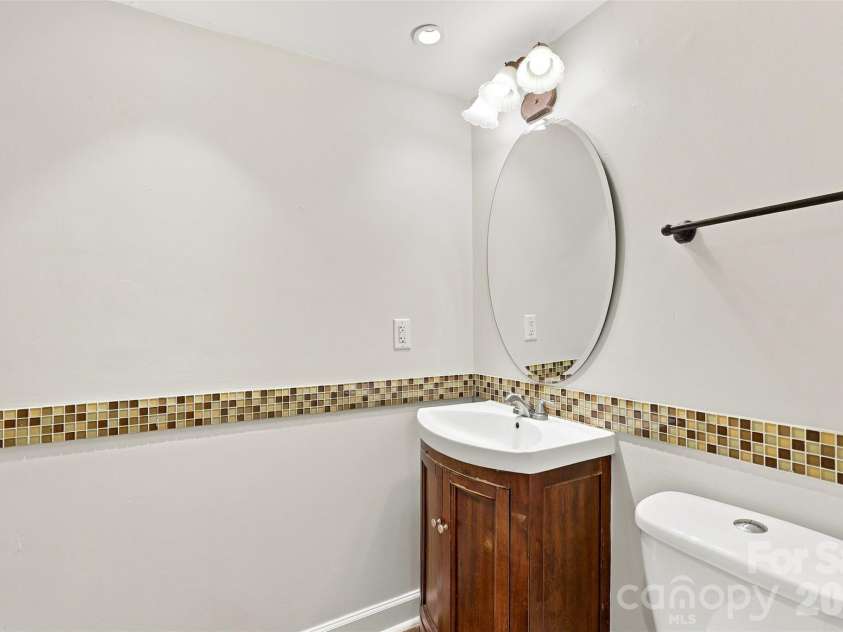 922 Ambassador Street, Charlotte, NC 28208.  MLS# CAR4409500, YatesRealty ID 40613. 
