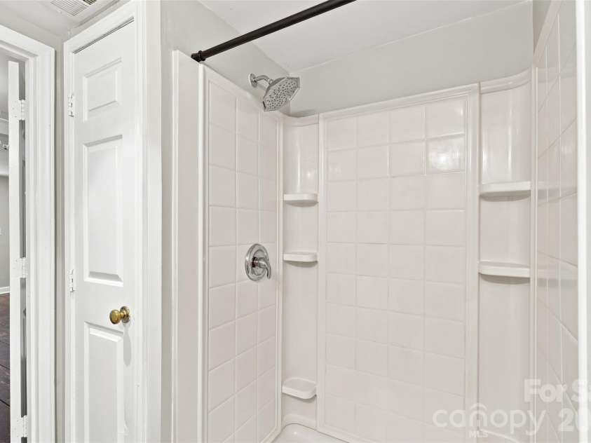 922 Ambassador Street, Charlotte, NC 28208.  MLS# CAR4409500, YatesRealty ID 40613. 