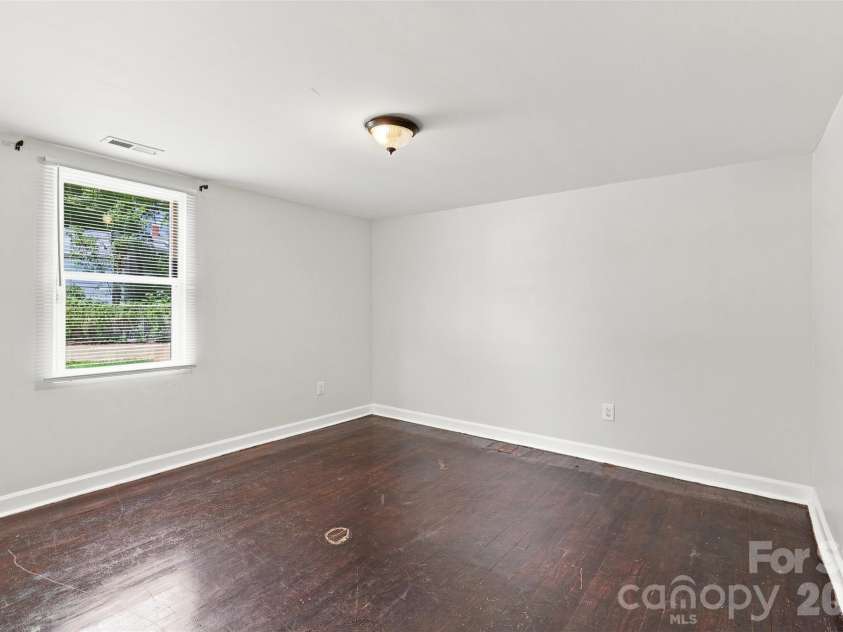 922 Ambassador Street, Charlotte, NC 28208.  MLS# CAR4409500, YatesRealty ID 40613. 