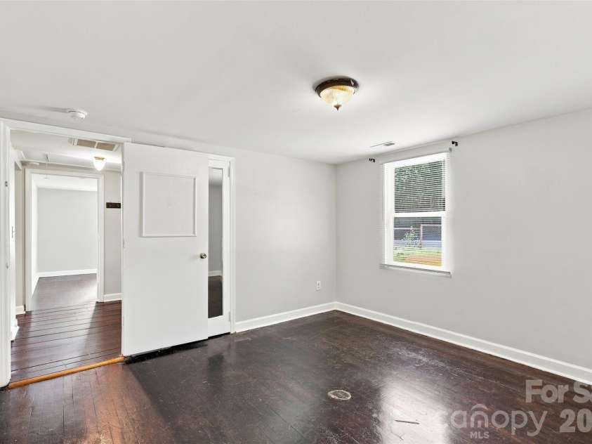922 Ambassador Street, Charlotte, NC 28208.  MLS# CAR4409500, YatesRealty ID 40613. 