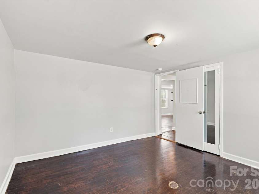 922 Ambassador Street, Charlotte, NC 28208.  MLS# CAR4409500, YatesRealty ID 40613. 