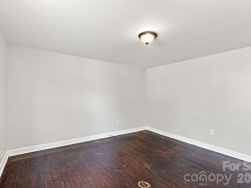922 Ambassador Street, Charlotte, NC 28208.  MLS# CAR4409500, YatesRealty ID 40613. 