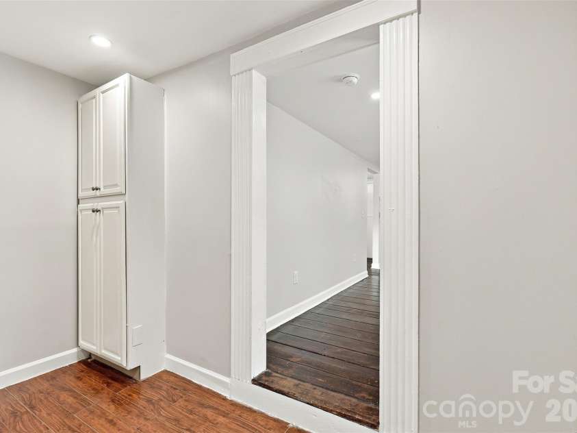 922 Ambassador Street, Charlotte, NC 28208.  MLS# CAR4409500, YatesRealty ID 40613. 