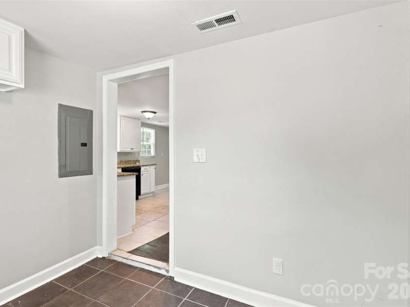 922 Ambassador Street, Charlotte, NC 28208.  MLS# CAR4409500, YatesRealty ID 40613. 