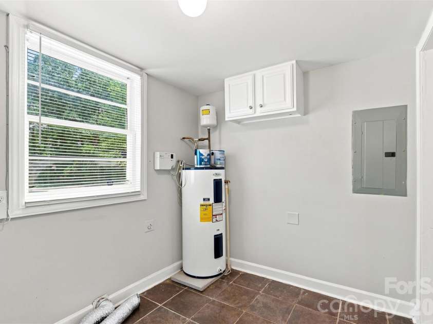 922 Ambassador Street, Charlotte, NC 28208.  MLS# CAR4409500, YatesRealty ID 40613. 