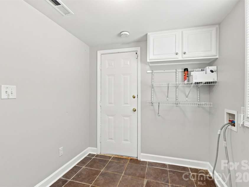 922 Ambassador Street, Charlotte, NC 28208.  MLS# CAR4409500, YatesRealty ID 40613. 