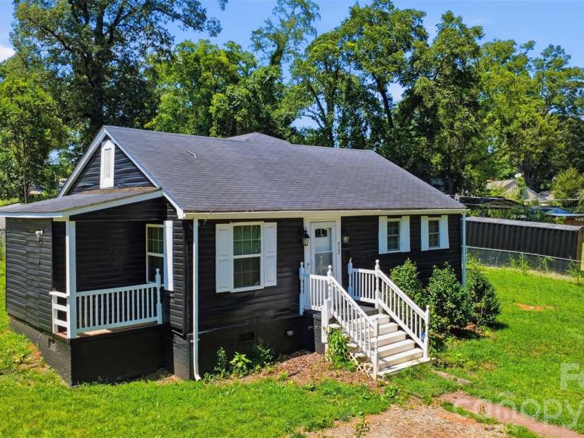 922 Ambassador Street, Charlotte, NC 28208.  MLS# CAR4409500, YatesRealty ID 40613. 