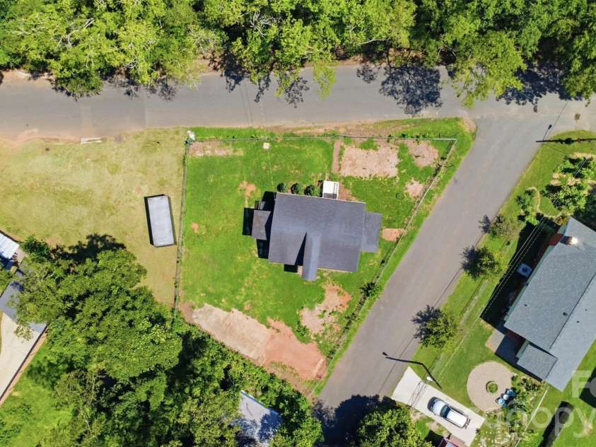 922 Ambassador Street, Charlotte, NC 28208.  MLS# CAR4409500, YatesRealty ID 40613. 