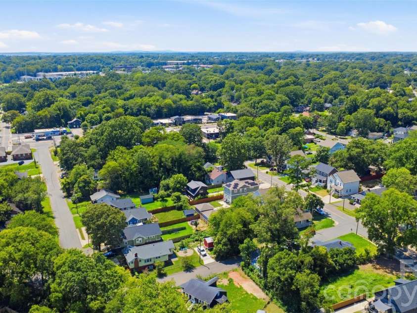 922 Ambassador Street, Charlotte, NC 28208.  MLS# CAR4409500, YatesRealty ID 40613. 
