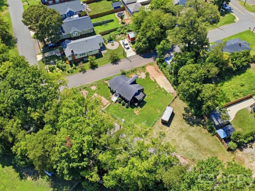 922 Ambassador Street, Charlotte, NC 28208.  MLS# CAR4409500, YatesRealty ID 40613. 