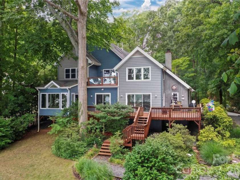 144 Riverside Court, Lexington, NC 27292.  MLS# CAR4410128, YatesRealty ID 40615. 