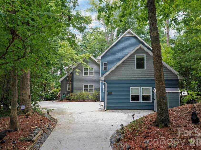 144 Riverside Court, Lexington, NC 27292.  MLS# CAR4410128, YatesRealty ID 40615. 