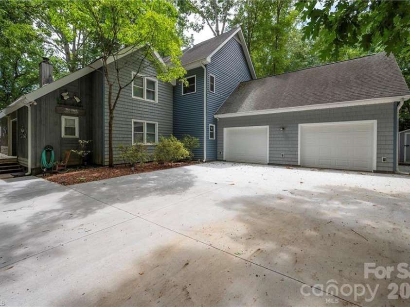 144 Riverside Court, Lexington, NC 27292.  MLS# CAR4410128, YatesRealty ID 40615. 