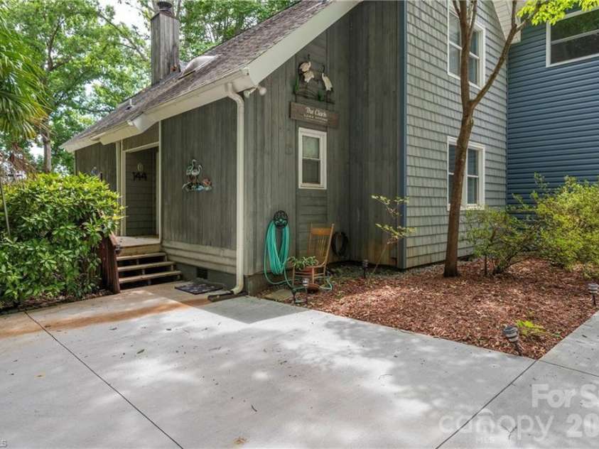 144 Riverside Court, Lexington, NC 27292.  MLS# CAR4410128, YatesRealty ID 40615. 