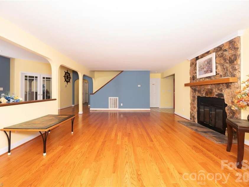 144 Riverside Court, Lexington, NC 27292.  MLS# CAR4410128, YatesRealty ID 40615. 