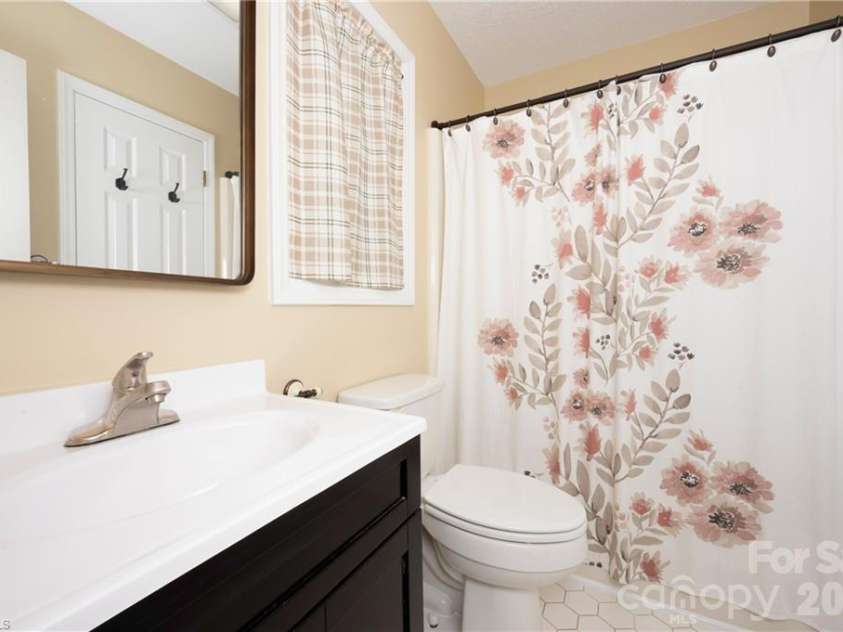 144 Riverside Court, Lexington, NC 27292.  MLS# CAR4410128, YatesRealty ID 40615. 