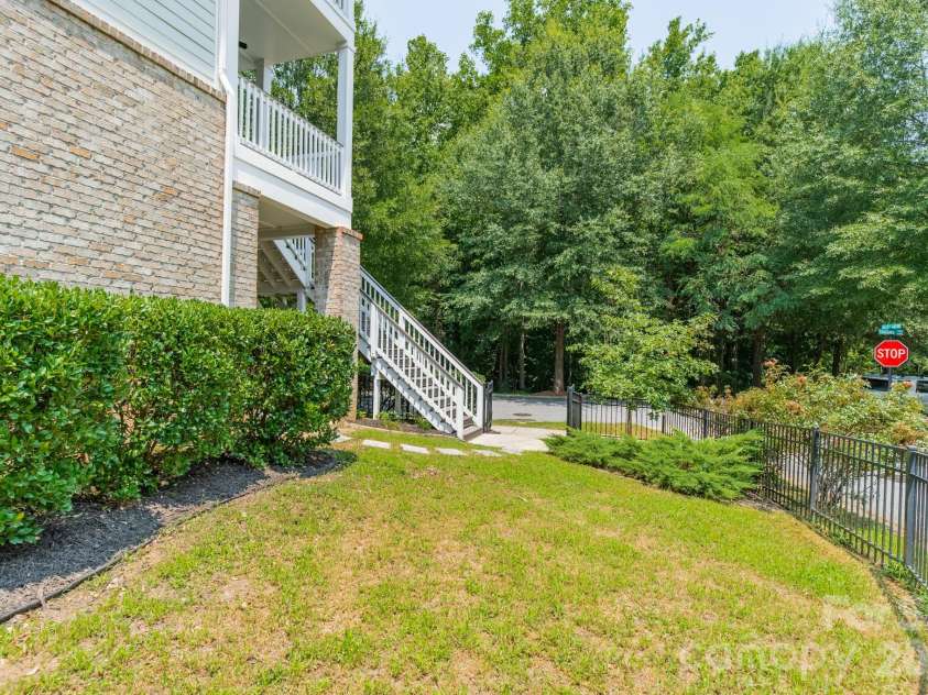 10236 Vanguard Parkway, Huntersville, NC 28078.  MLS# CAR4409984, YatesRealty ID 40616. 