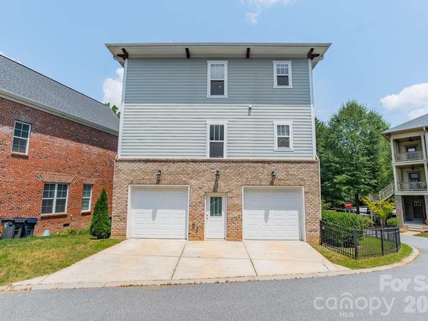 10236 Vanguard Parkway, Huntersville, NC 28078.  MLS# CAR4409984, YatesRealty ID 40616. 
