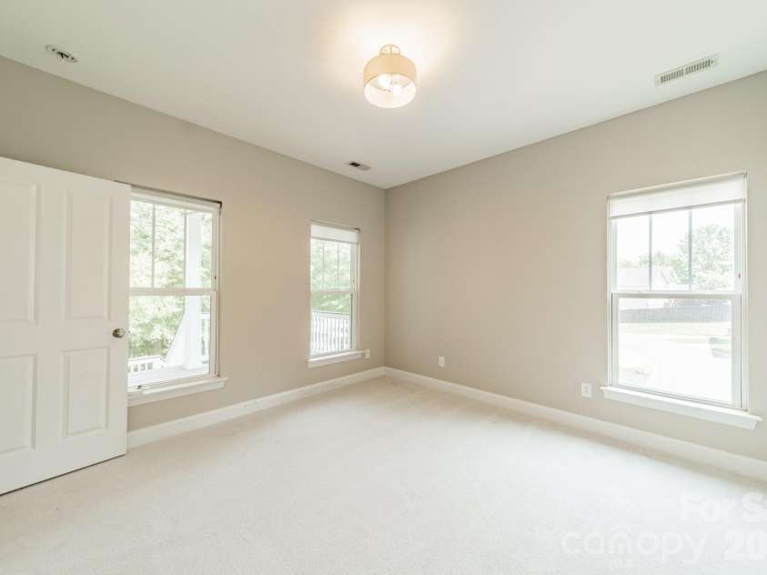 10236 Vanguard Parkway, Huntersville, NC 28078.  MLS# CAR4409984, YatesRealty ID 40616. 