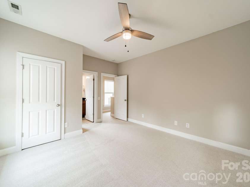 10236 Vanguard Parkway, Huntersville, NC 28078.  MLS# CAR4409984, YatesRealty ID 40616. 