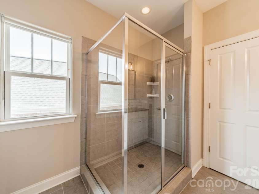 10236 Vanguard Parkway, Huntersville, NC 28078.  MLS# CAR4409984, YatesRealty ID 40616. Primary bath