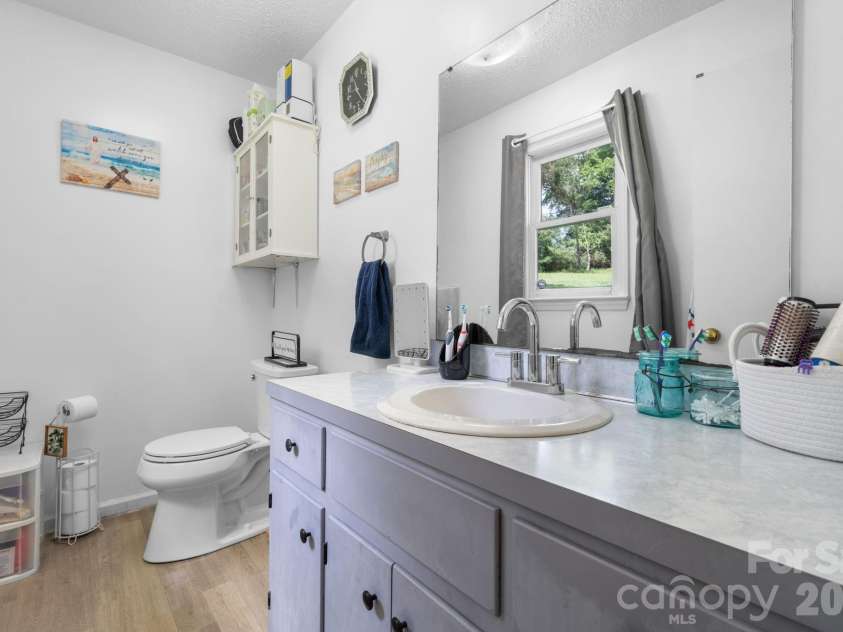 5149 Bloomfield Estate, Granite Falls, NC 28630.  MLS# CAR4406868, YatesRealty ID 40617. Main Bathroom