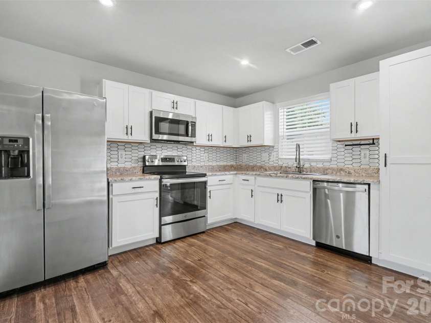 2652 McCurdy Trail, Charlotte, NC 28269.  MLS# CAR4409298, YatesRealty ID 40619. 