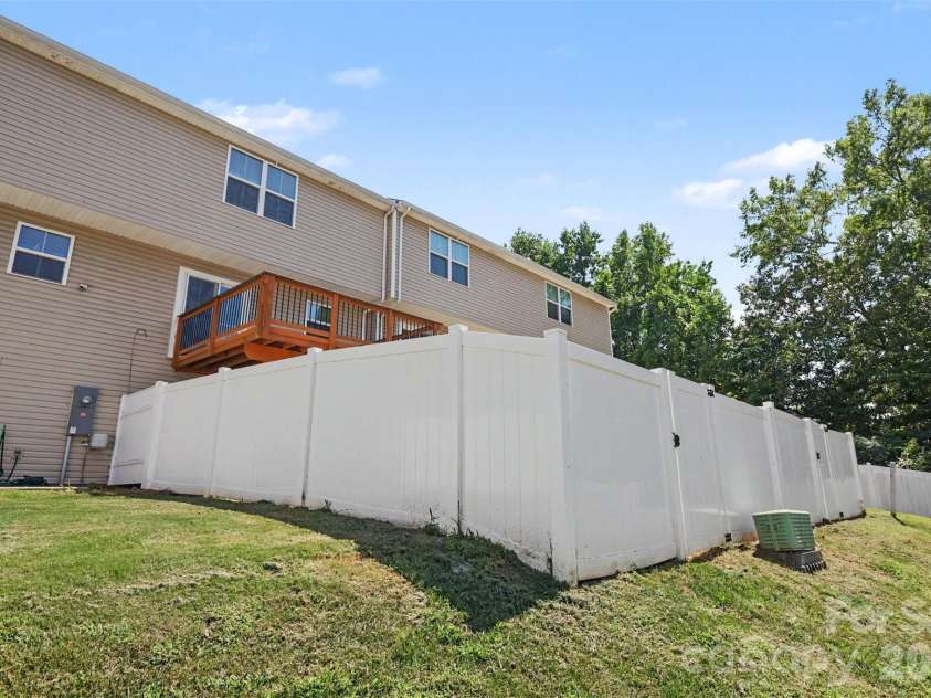 2652 McCurdy Trail, Charlotte, NC 28269.  MLS# CAR4409298, YatesRealty ID 40619. 