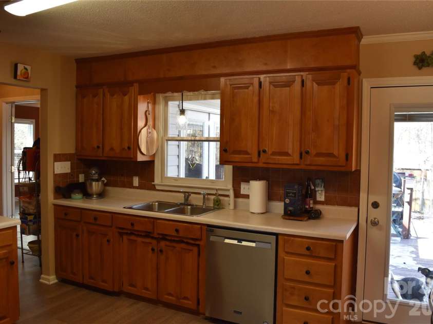 227 River Hill Road, Statesville, NC 28625.  MLS# CAR4344464, YatesRealty ID 4062. KITCHEN