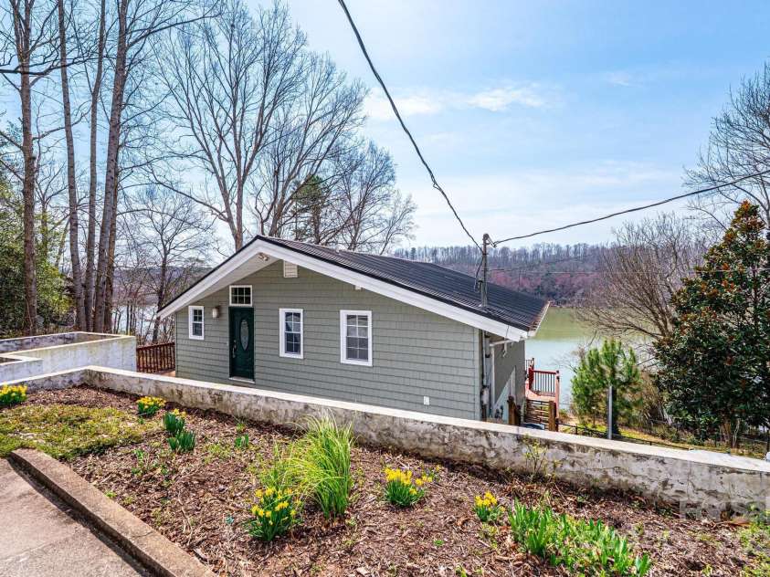 4846 Midway Sand Road, Hickory, NC 28601.  MLS# CAR4235091, YatesRealty ID 4062. 