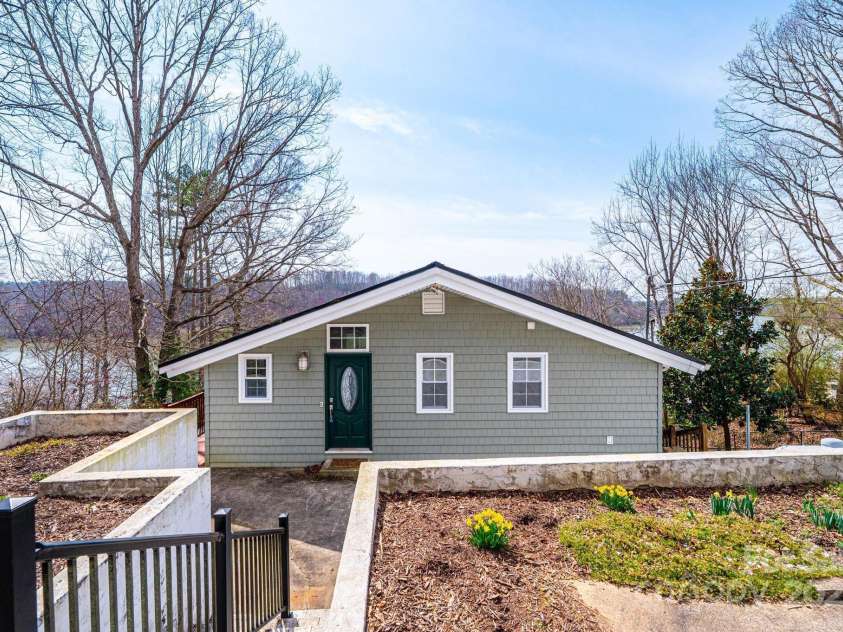 4846 Midway Sand Road, Hickory, NC 28601.  MLS# CAR4235091, YatesRealty ID 4062. 