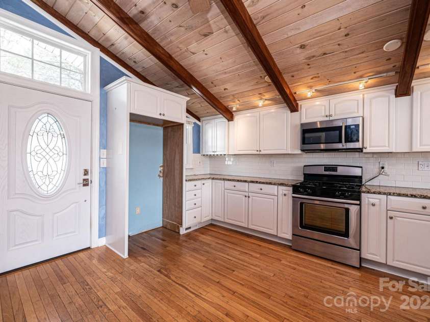 4846 Midway Sand Road, Hickory, NC 28601.  MLS# CAR4235091, YatesRealty ID 4062. 