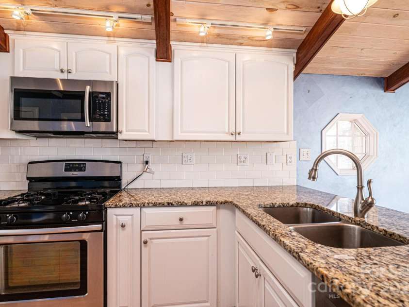 4846 Midway Sand Road, Hickory, NC 28601.  MLS# CAR4235091, YatesRealty ID 4062. 