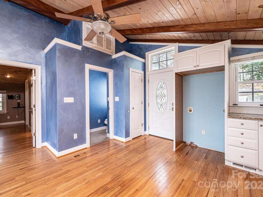 4846 Midway Sand Road, Hickory, NC 28601.  MLS# CAR4235091, YatesRealty ID 4062. 