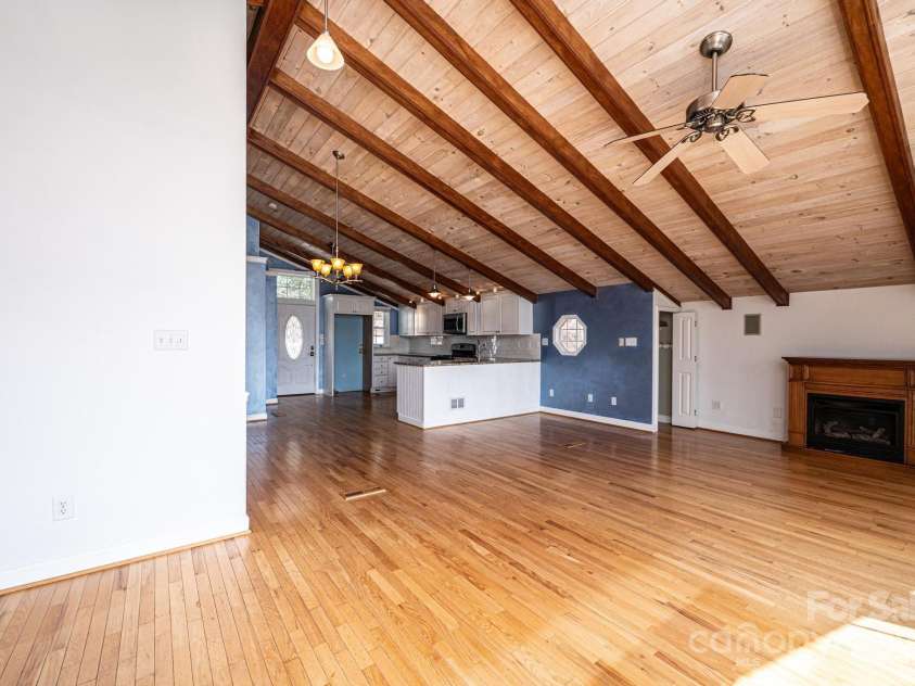 4846 Midway Sand Road, Hickory, NC 28601.  MLS# CAR4235091, YatesRealty ID 4062. 