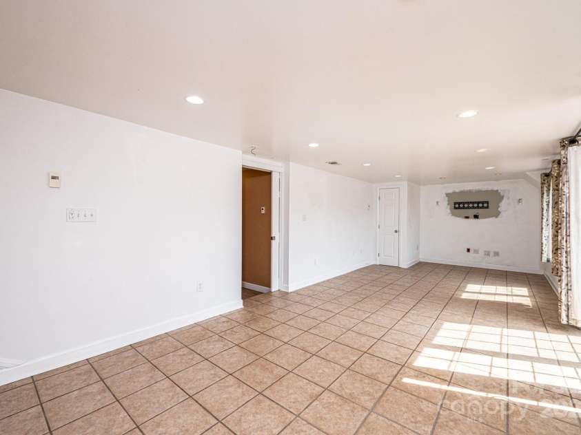 4846 Midway Sand Road, Hickory, NC 28601.  MLS# CAR4235091, YatesRealty ID 4062. 