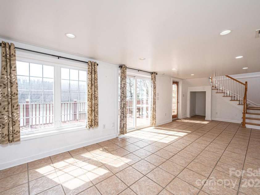 4846 Midway Sand Road, Hickory, NC 28601.  MLS# CAR4235091, YatesRealty ID 4062. 