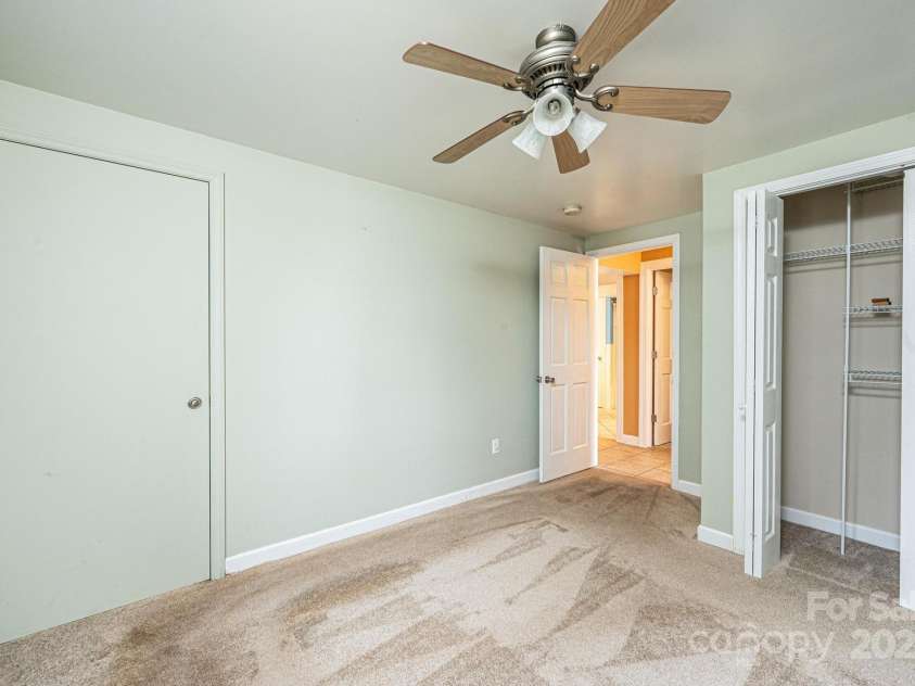 4846 Midway Sand Road, Hickory, NC 28601.  MLS# CAR4235091, YatesRealty ID 4062. 