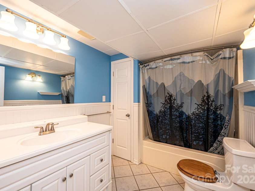 4846 Midway Sand Road, Hickory, NC 28601.  MLS# CAR4235091, YatesRealty ID 4062. 