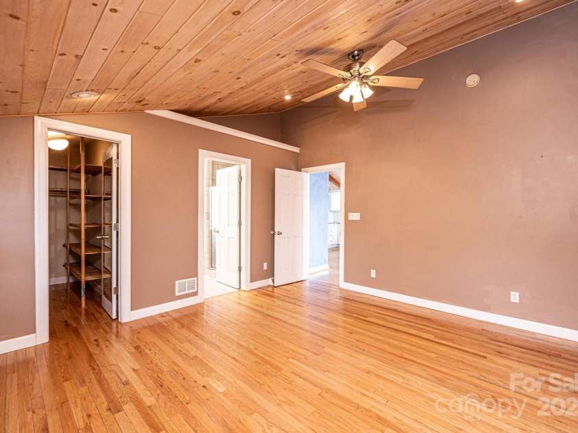 4846 Midway Sand Road, Hickory, NC 28601.  MLS# CAR4235091, YatesRealty ID 4062. 