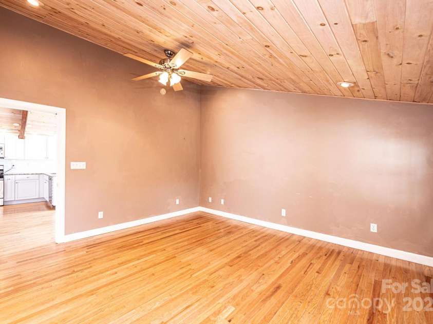 4846 Midway Sand Road, Hickory, NC 28601.  MLS# CAR4235091, YatesRealty ID 4062. 